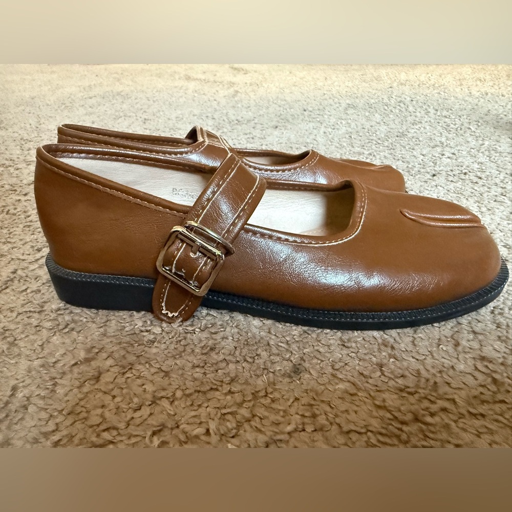 split toe flats